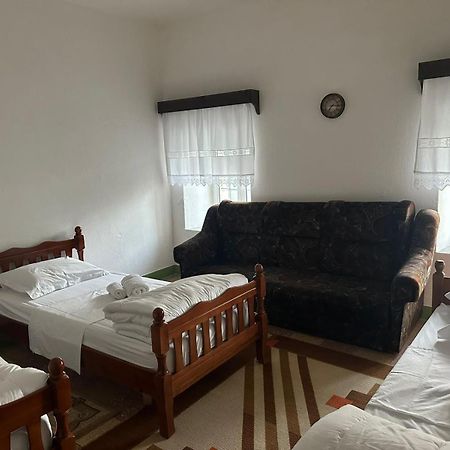 Traditional House Shapllo Gjirokaster Luaran gambar