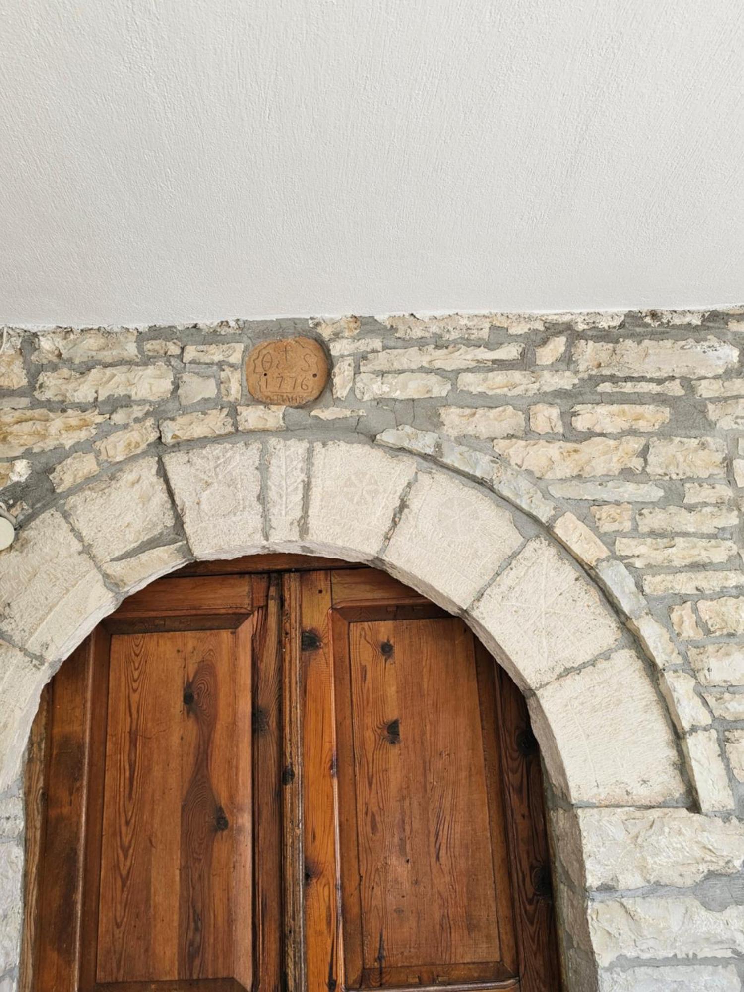 Traditional House Shapllo Gjirokaster Luaran gambar
